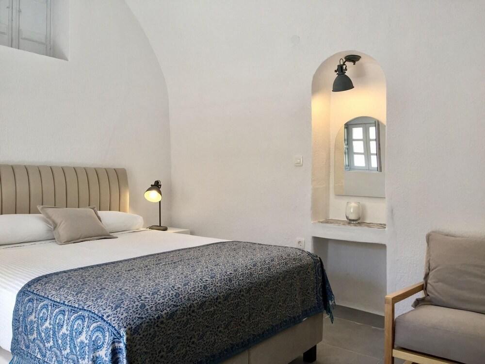 Timedrops Santorini Thira Villa