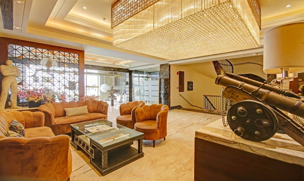 Treebo Premium Arista