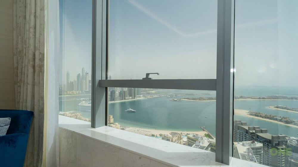 KOHH – 1BR in The Palm Tower