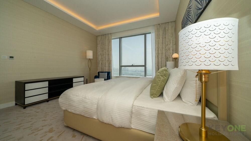 KOHH – 1BR in The Palm Tower