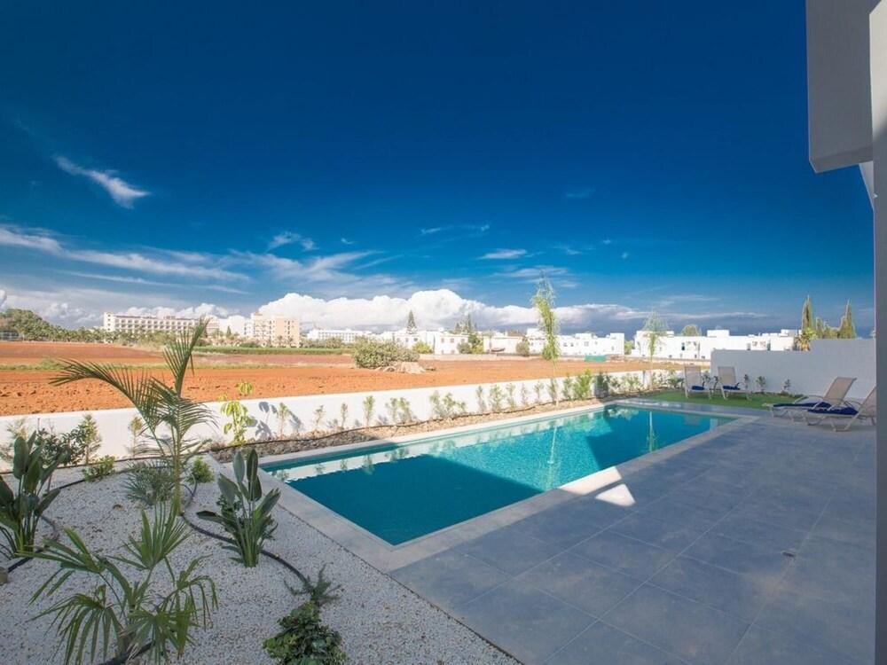 Villa Ava AQ BP3 in Pernera