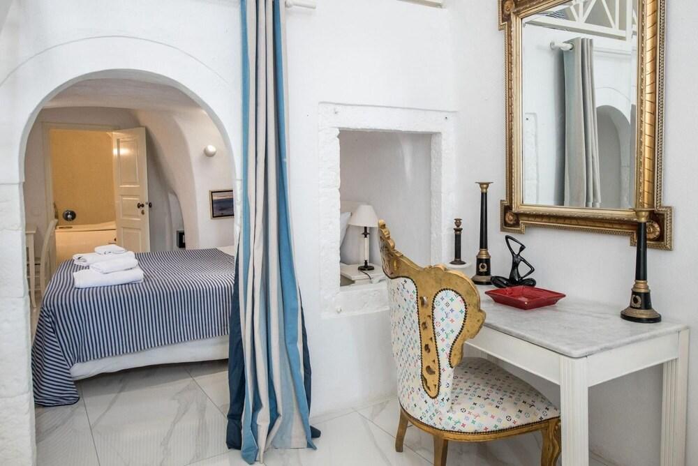 Alexander Villas Santorini Master Suite Caldera View