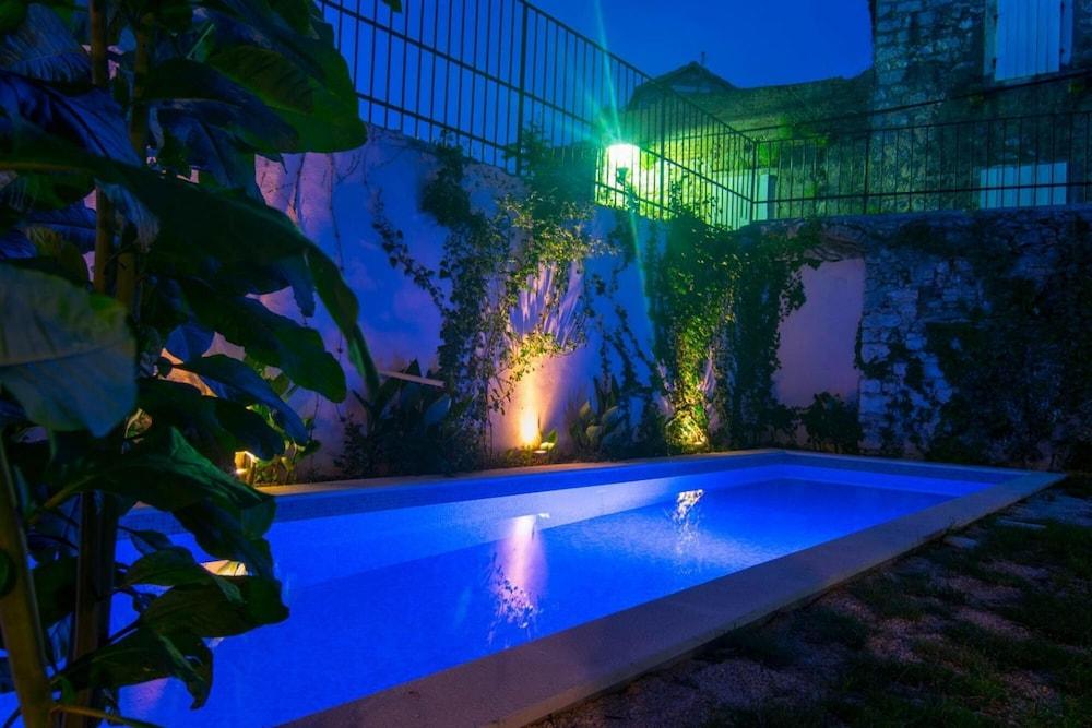 Villa Jelsa Palace in Jelsa