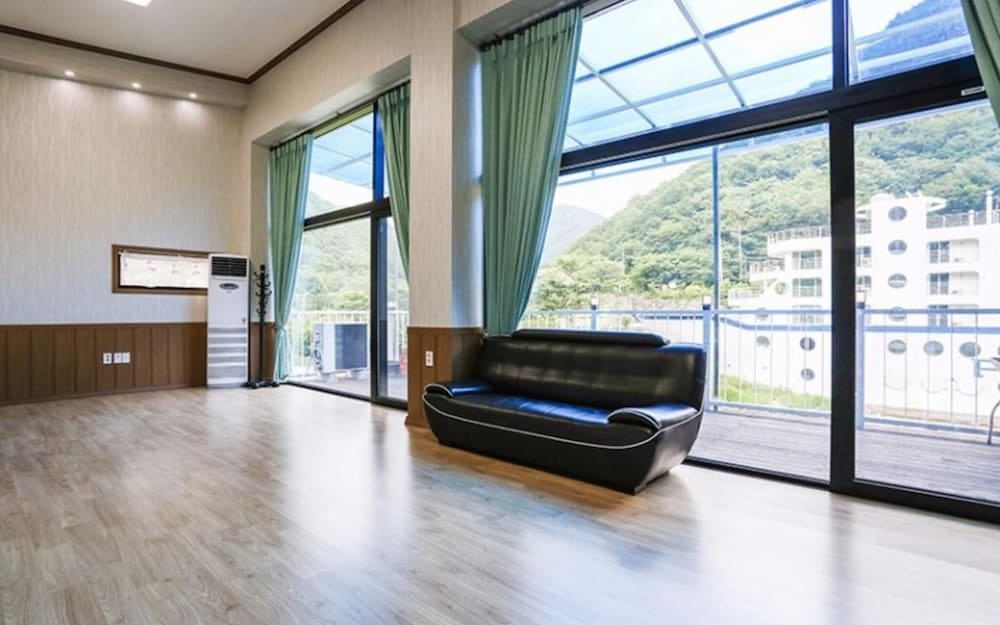 Yangsan Doyeon Valley Pension
