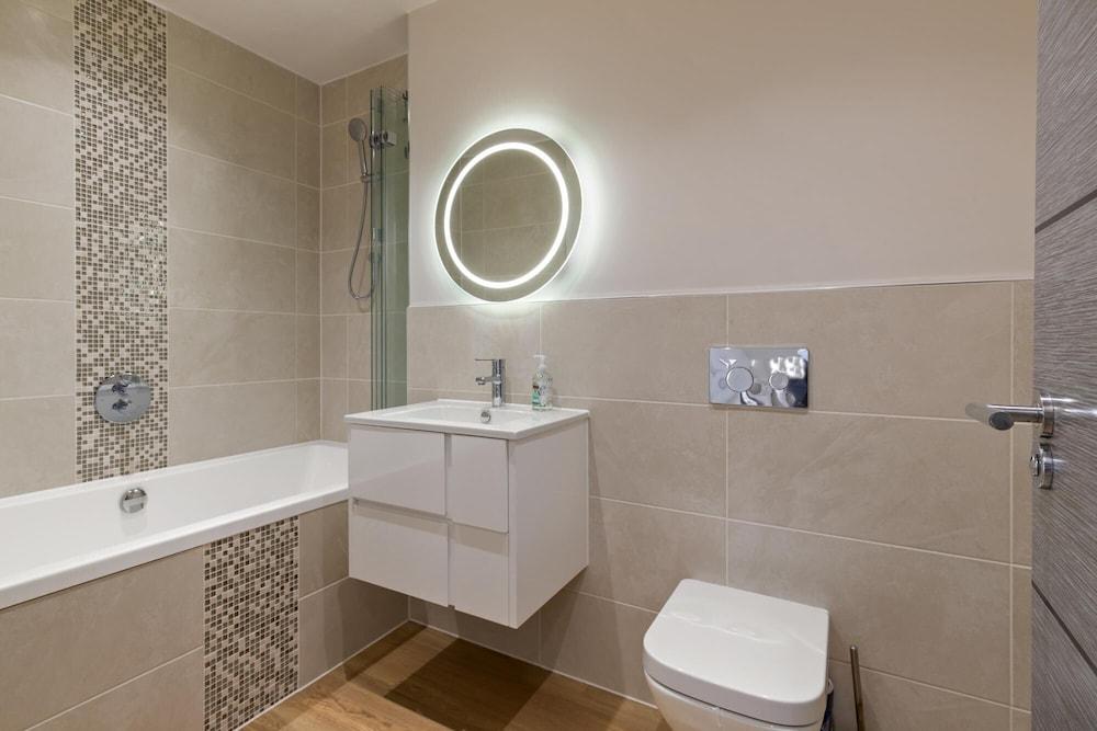 Apartment 10 Waterstone House - Luxury Apartment With Sea Views