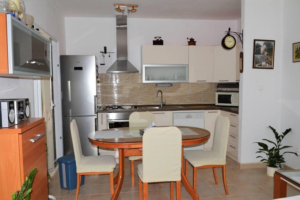 Remarkable 1-bed Apartment in Marina