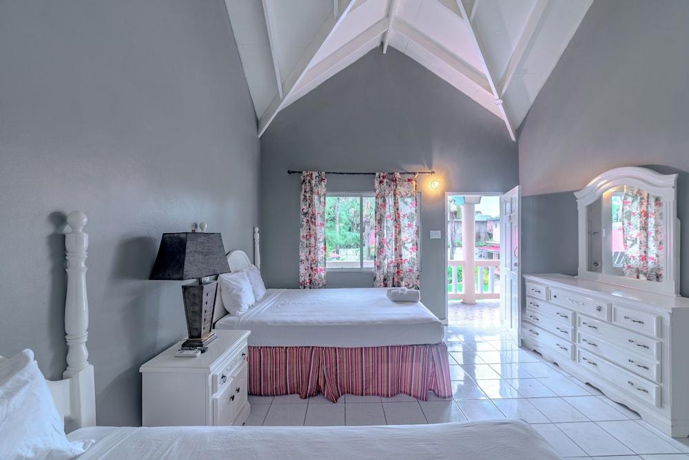 Jamaica Tamboo Resort