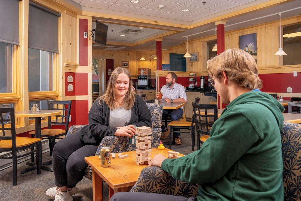 Park Point Marina Inn