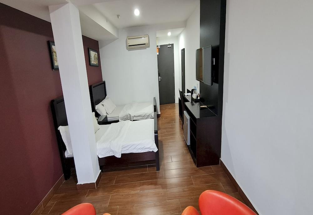 Hotel O Crossroads Hotel