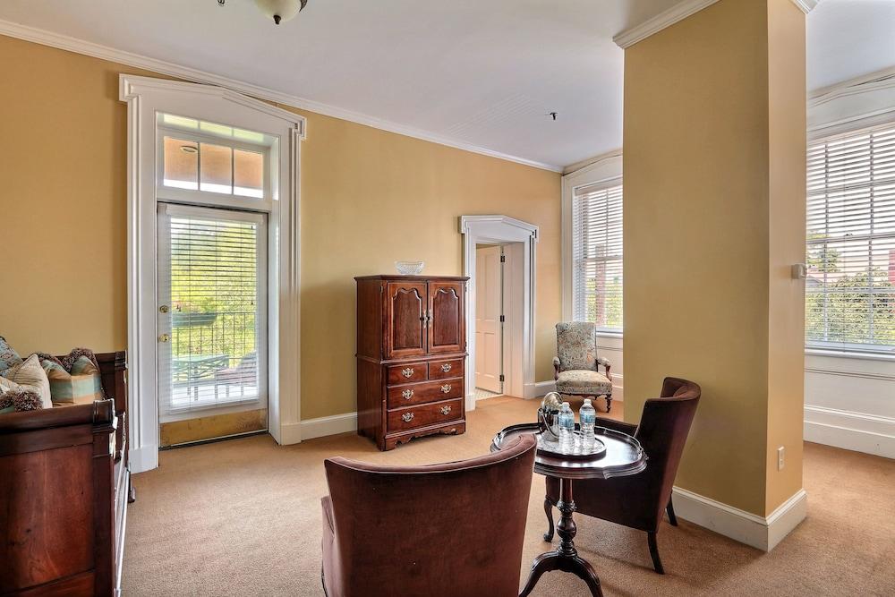 The Presidents' Quarters Inn