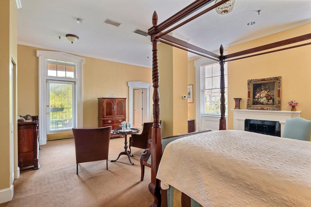 The Presidents' Quarters Inn