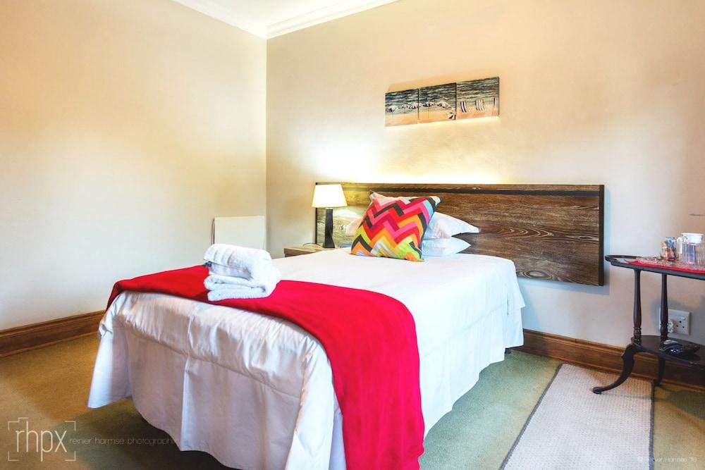 OR Tambo Guest House