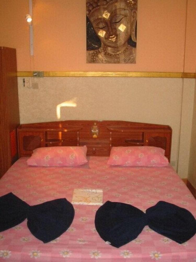 Hollanda Montri Guesthouse