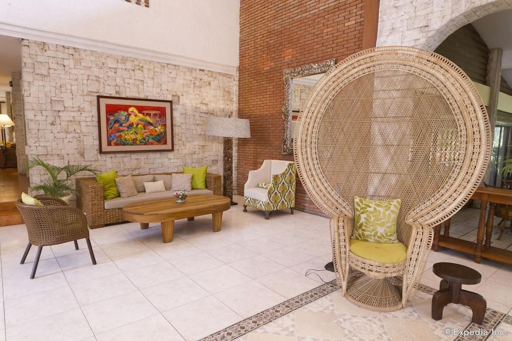 Montebello Villa Hotel