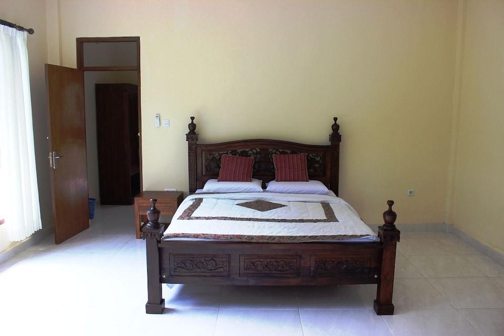 Agung Trisna Bungalows