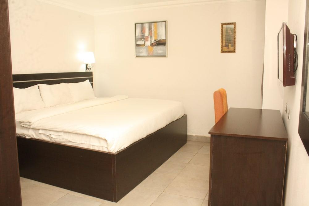 Reliance Royal Suites