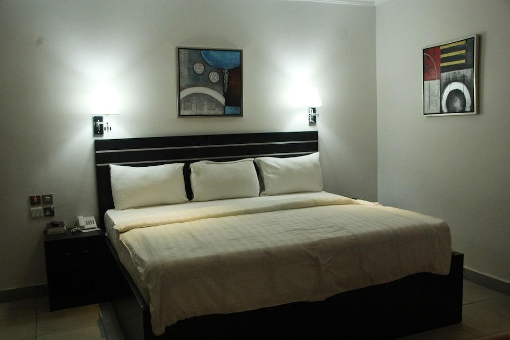 Reliance Royal Suites