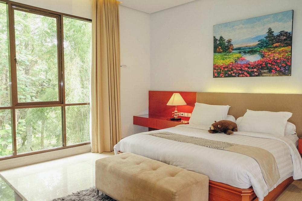 Harmony Hilltop City View 4BR Villa With Pool