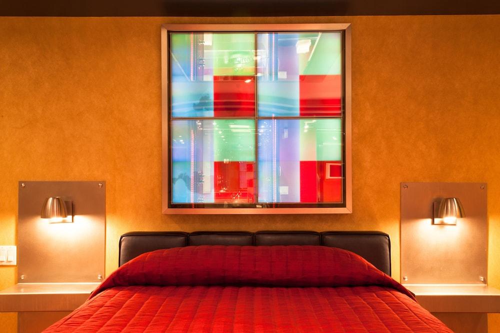 Le Chabrol Hotel & Suites