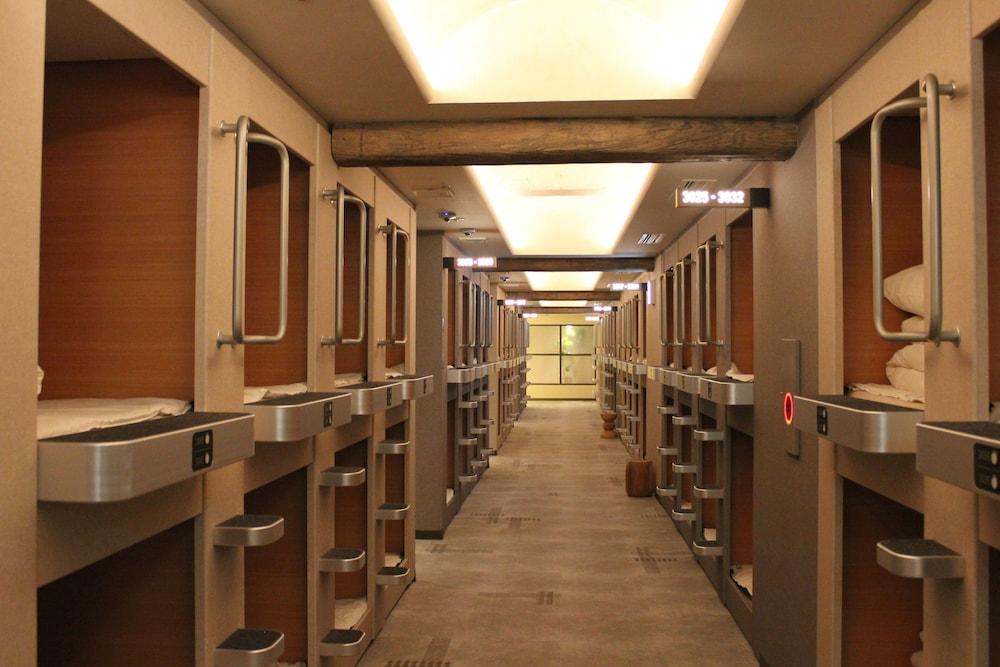 Capsule inn Osaka - Caters to Men
