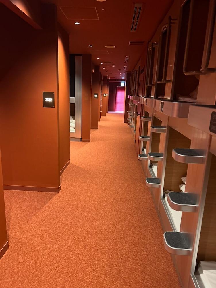 Capsule inn Osaka - Caters to Men