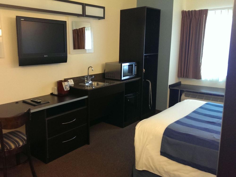 Three Rivers Inn & Suites