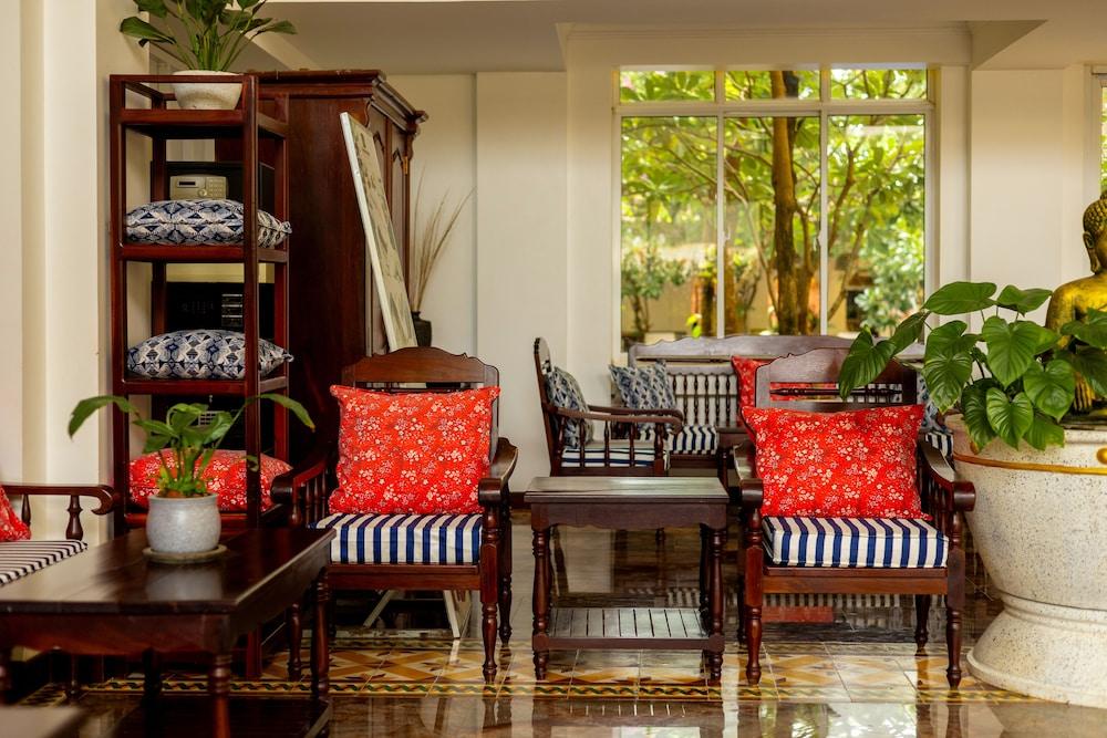 La Residence WatBo Hotel