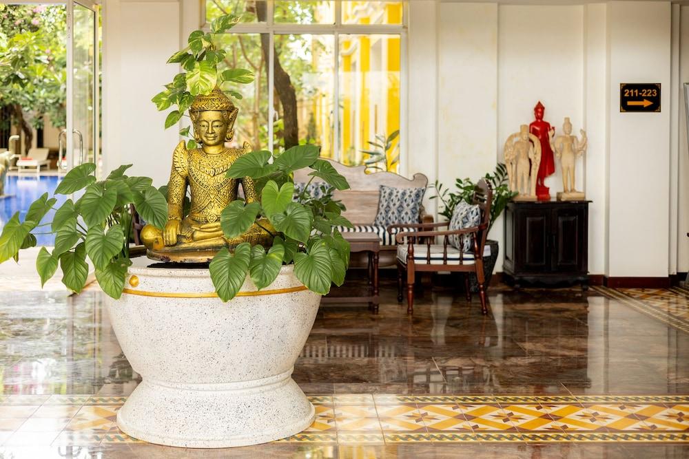 La Residence WatBo Hotel