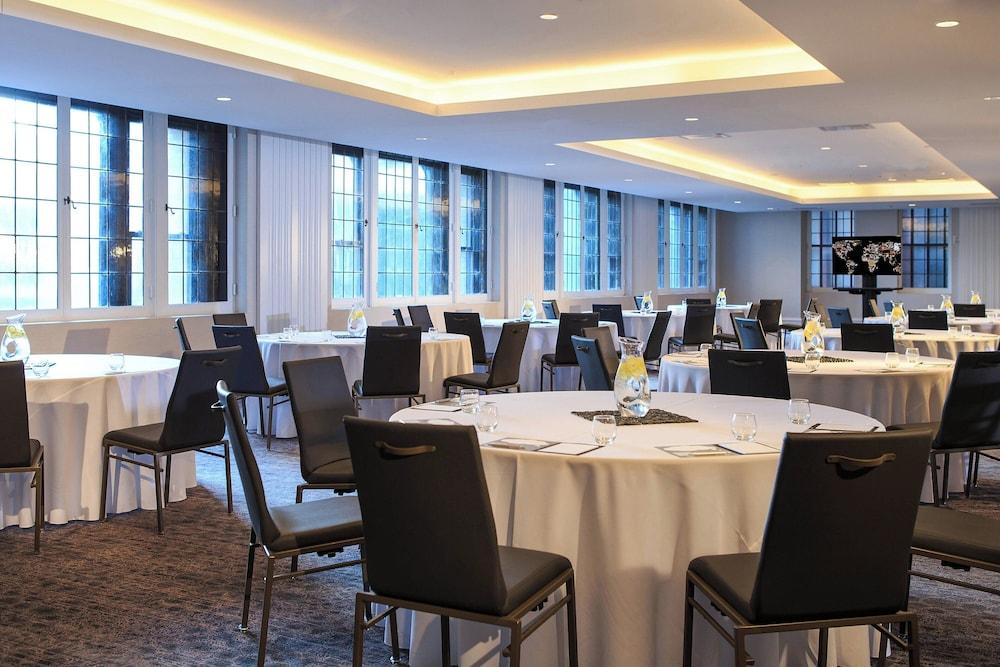 Renaissance Cincinnati Downtown Hotel