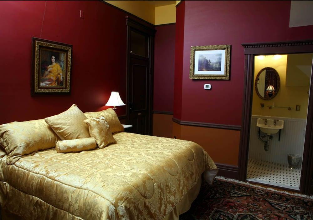 Martin & Mason Hotel