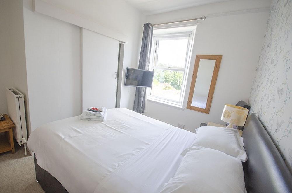 Headlands - Room Only Accommodation