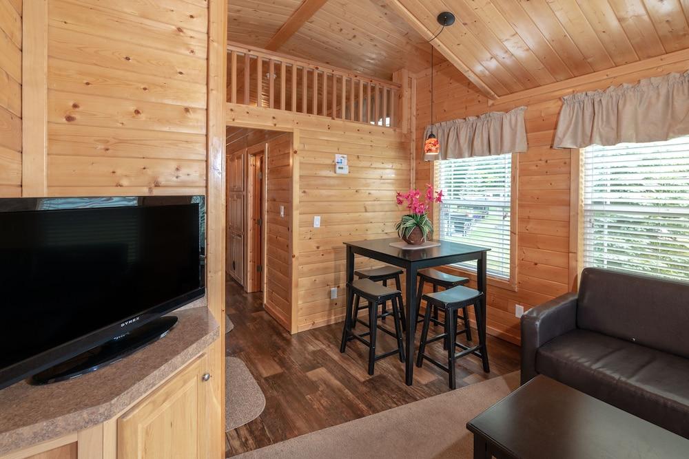 Sun Retreats Gun Lake