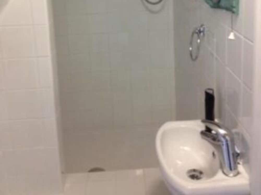 Three Horseshoes Inn