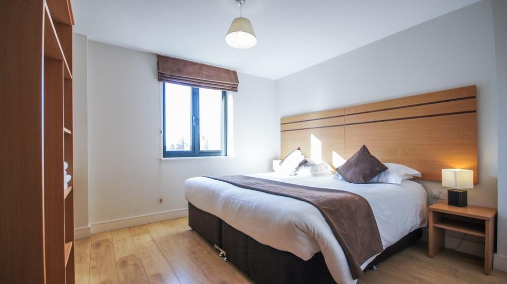 Crompton House Apartments