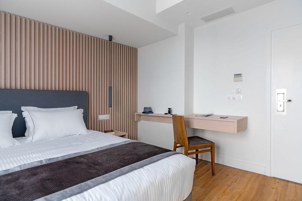 Glyfada Riviera Hotel