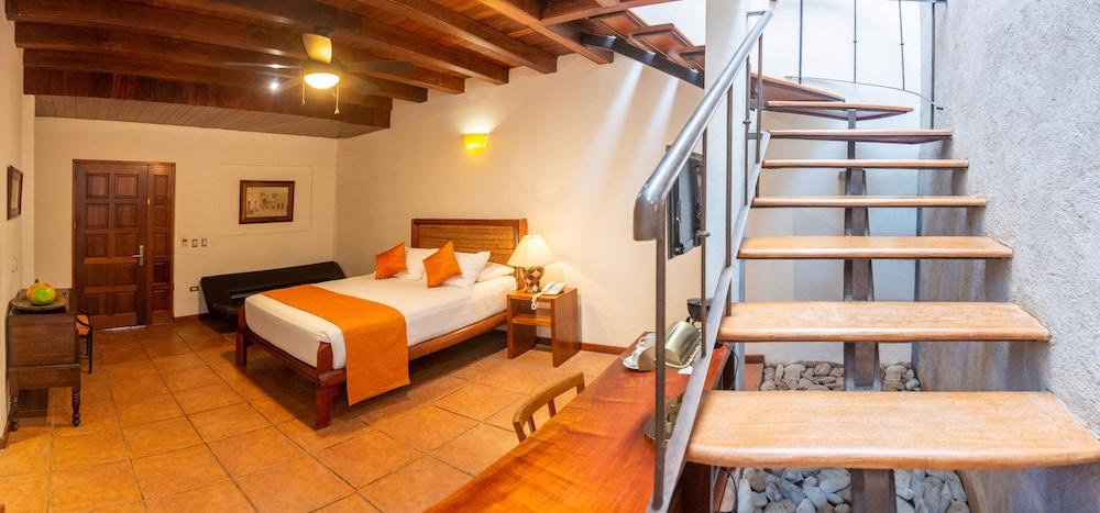 Estrada Hotel & Bistro