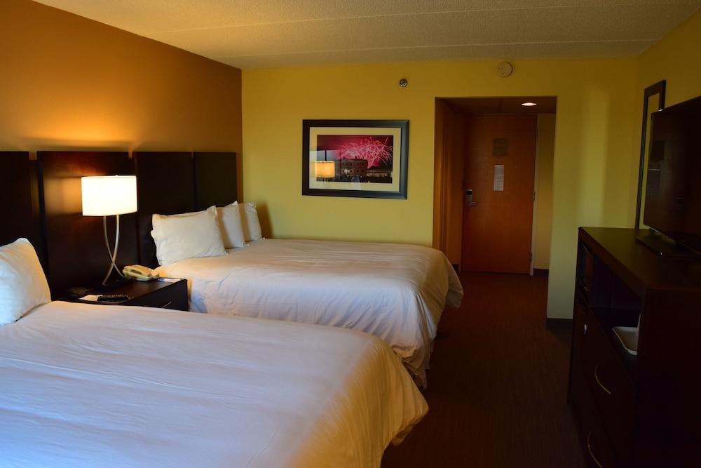 BridgePointe Hotel & Marina