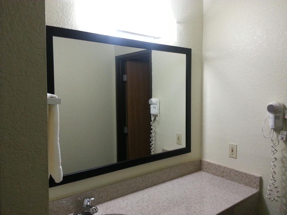 AmericInn by Wyndham Burlington