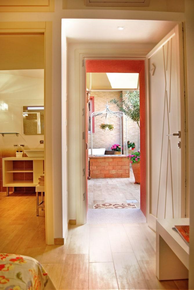 Smart Suite & Apartments