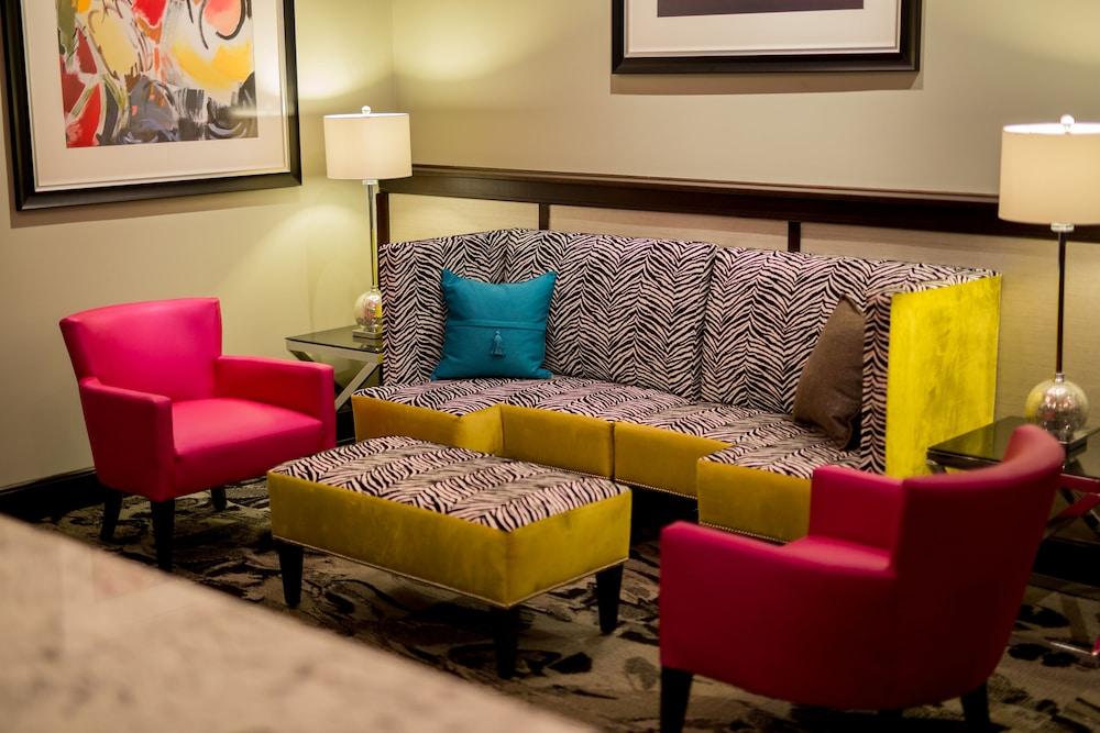 The Parker Inn & Suites