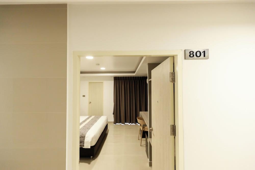 UTD 8 Hotel & Residence