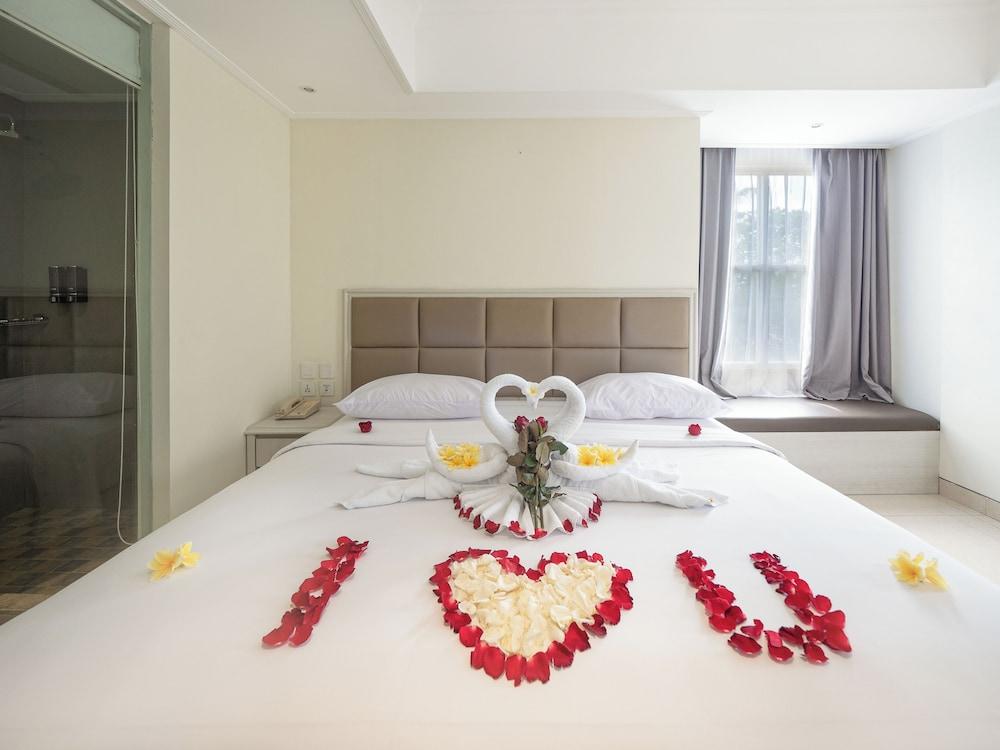 Alron Hotel Kuta Powered by Archipelago