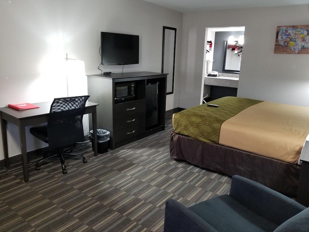 Econo Lodge Russellville I-40