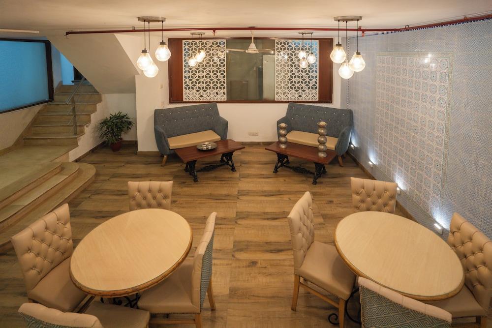 Ahuja Residency, Dlf Phase II