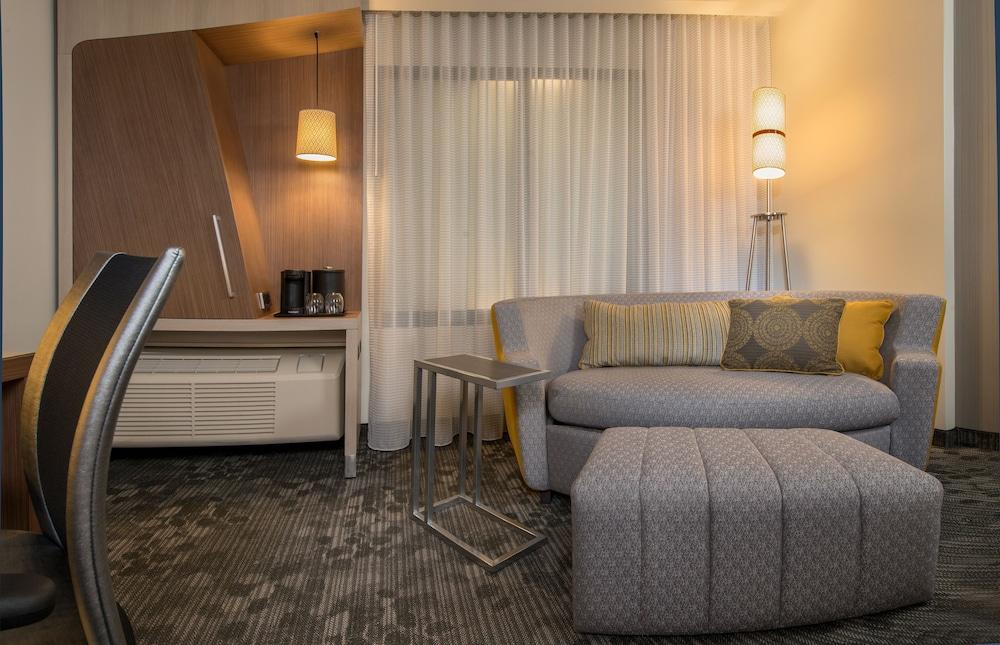 Courtyard by Marriott Winnipeg Airport