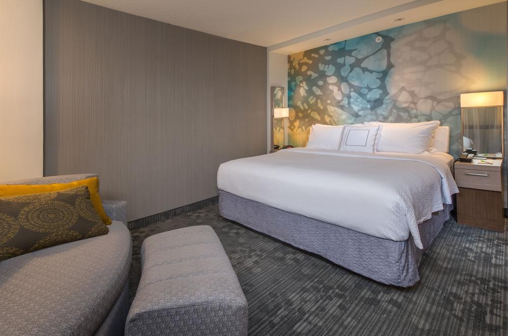 Courtyard by Marriott Winnipeg Airport