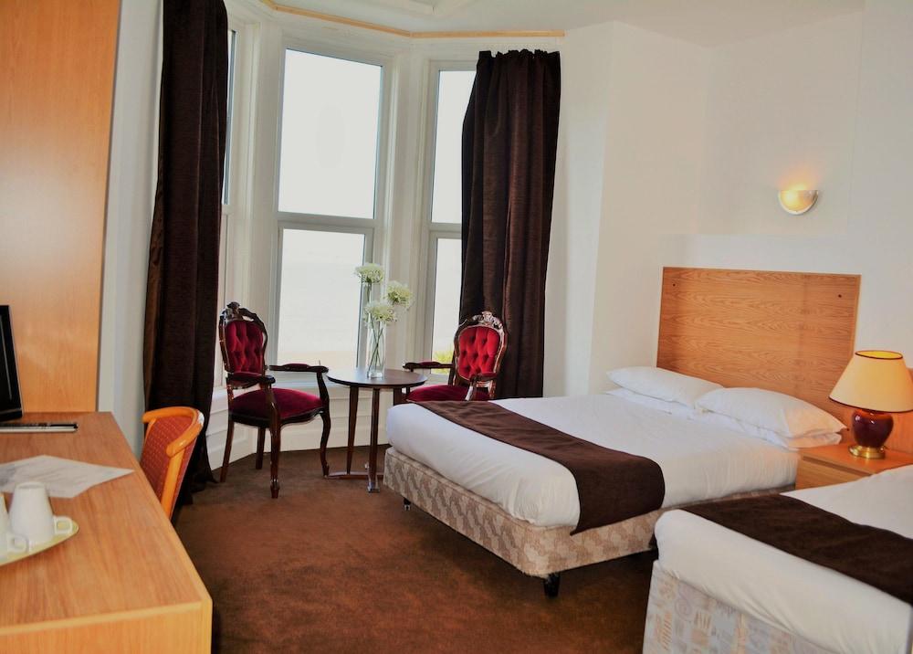 Four Saints Brig Y Don Hotel