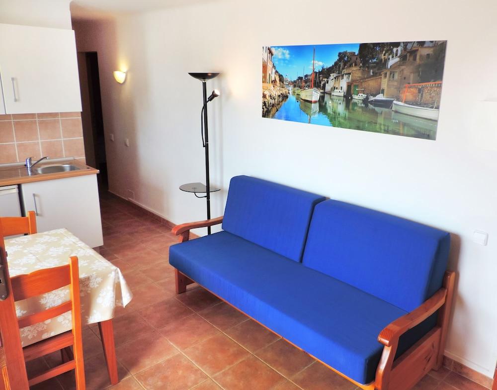 Marblau Hostal