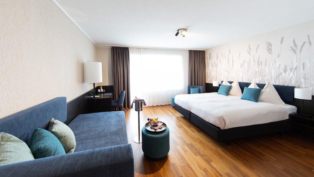 HOTEL illuster - Urban & Local