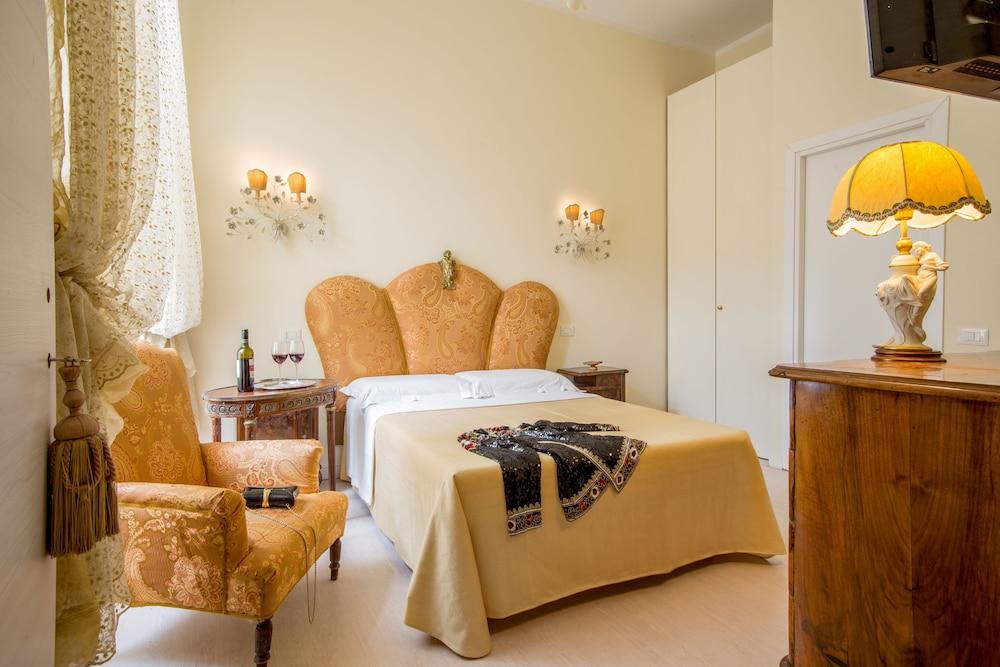 Roma Central Guest House